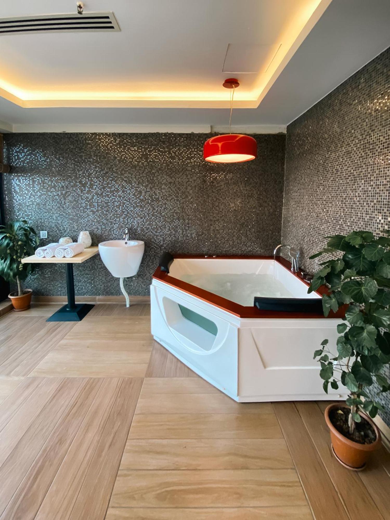 Coventina Lake Suites Dhaka Extérieur photo